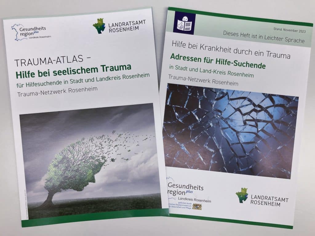 Die beiden Publikationen „Trauma-Atlas – Hilfe bei seelischem Trauma“ und „Hilfe bei Krankheit durch ein Trauma. Adressen für Hilfe-Suchende“ in Leichter Sprache 