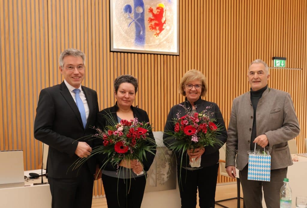 Gruppenbild mit Landrat Otto Lederer, Alexandra Burgmaier, Andrea Rosner und Sepp Hofer.