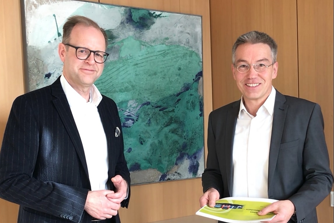 Geschäftsführerder MVV GmbH Dr. Bernd Rosenbusch und Landrat Otto Lederer